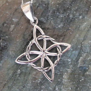 Witch's Knot Necklace In Sterling Silver