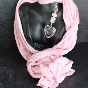 Heart Pendant Scarf In Pink