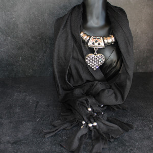 Diamante Heart Pendant Scarf In Black