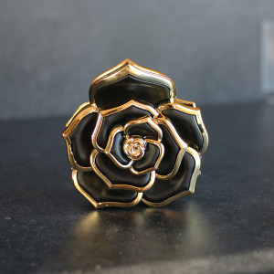 Rose Hair Clamp In Black