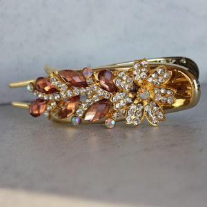 Beak Clip With Crystal Flower Design in Pale Pink
