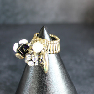 Elasticated Charm Ring In Gold
